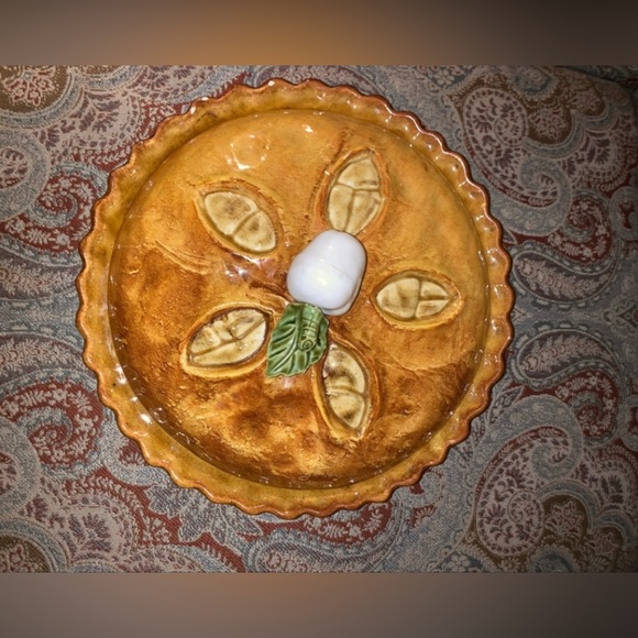 Beautiful Pie Dish with Cover - Picture 5 of 9